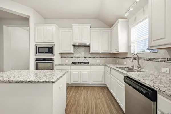 $2,200 | 6572 Mason Valley, Schertz, TX 78108