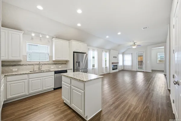 $2,200 | 6572 Mason Valley, Schertz, TX 78108