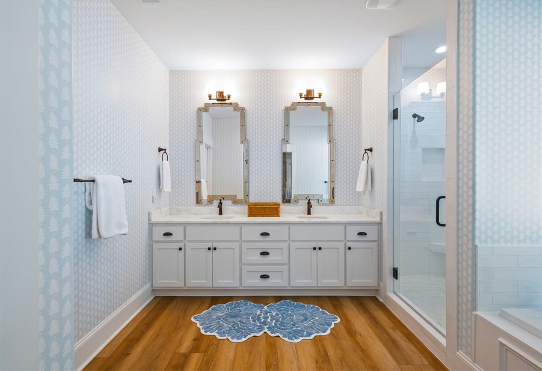 409 Kelsall Avenue St. Simons Island, GA 31522 - Photo 21 of 54 Primary bath