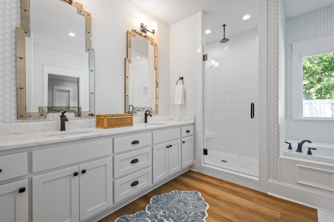 409 Kelsall Avenue St. Simons Island, GA 31522 - Photo 23 of 54 Primary bath