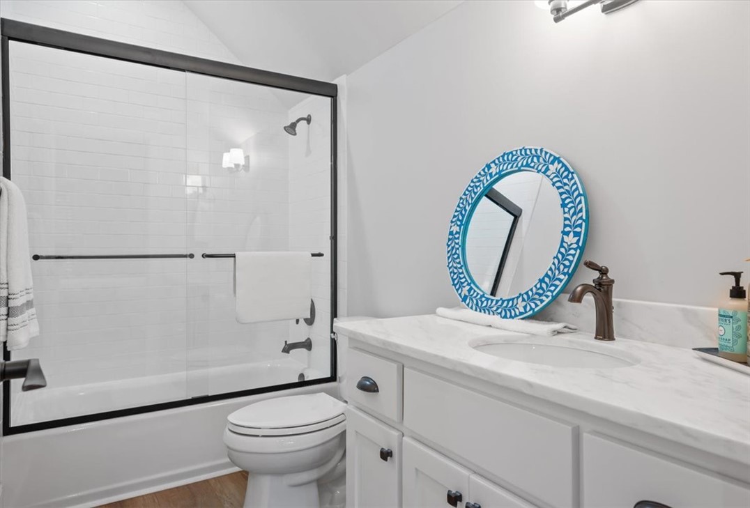 409 Kelsall Avenue St. Simons Island, GA 31522 - Photo 40 of 54 Full bathroom above garage.