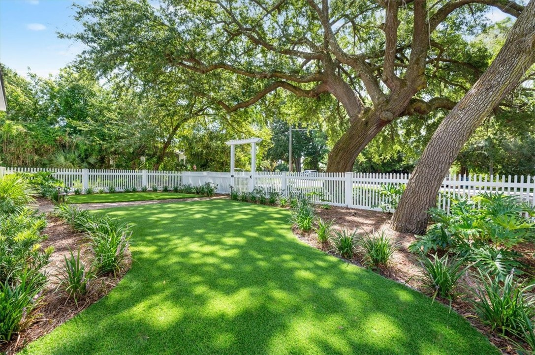 409 Kelsall Avenue St. Simons Island, GA 31522 - Photo 5 of 54