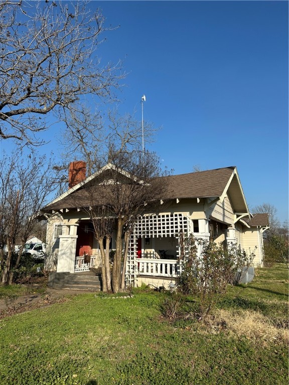 800 Ward Street Marlin, TX 76661 - Photo 2 of 22 a front view of a house with a yard