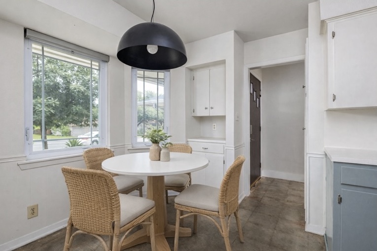 9506 Mountain Quail Road Austin, TX 78758 - Photo 3 of 19 Upon entry, the breakfast nook and kitchen immediately are to the right.