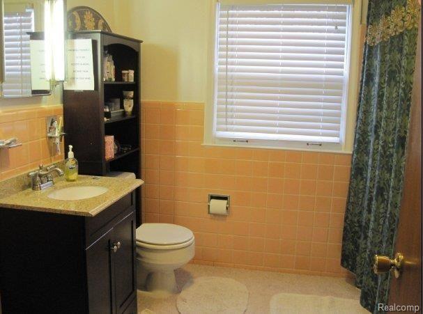 278 Lothrop Road Grosse Pointe, MI 48236 - Photo 7 of 20 2ndFloorBatha