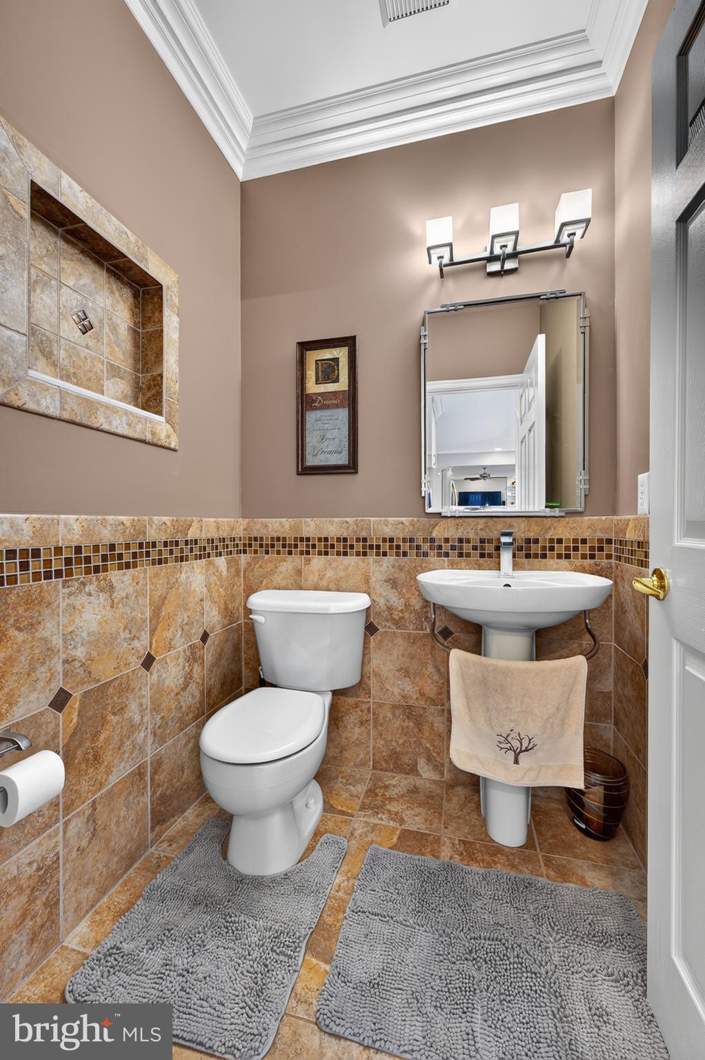 712 Rachael Drive Mickleton, NJ 08056 - Photo 22 of 67 Main level half bathroom