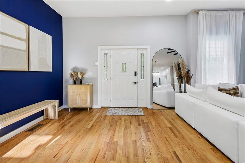 984 McDaniel Street Southwest Atlanta, GA 30310 - Photo 3 of 39 Gallery Image 3