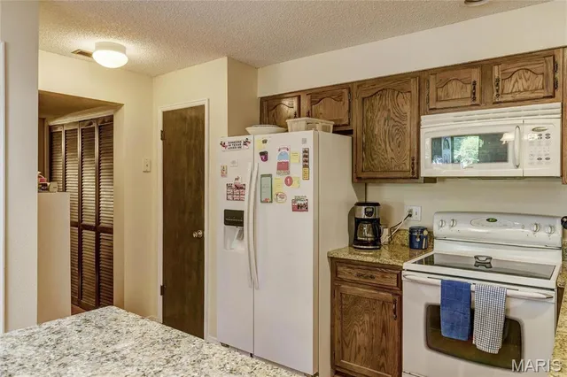 $2,200 | 1940 Meadowtree Lane, Unit 1, Kirkwood, MO 63122