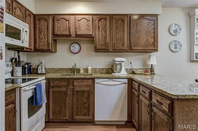 $2,200 | 1940 Meadowtree Lane, Unit 1, Kirkwood, MO 63122