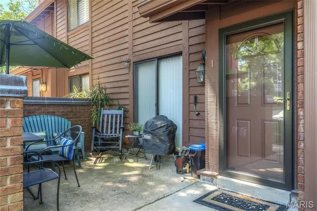 $2,200 | 1940 Meadowtree Lane, Unit 1, Kirkwood, MO 63122