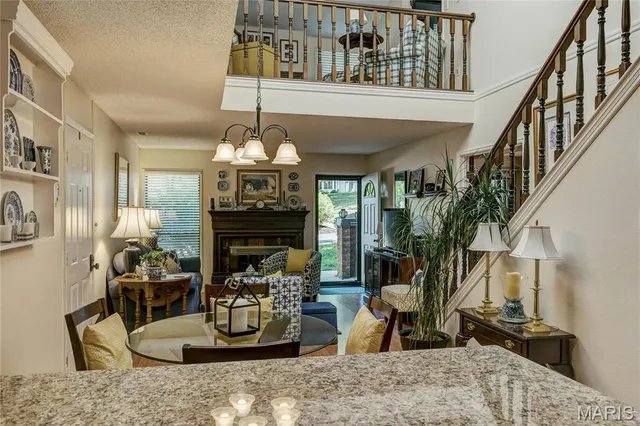 $2,200 | 1940 Meadowtree Lane, Unit 1, Kirkwood, MO 63122