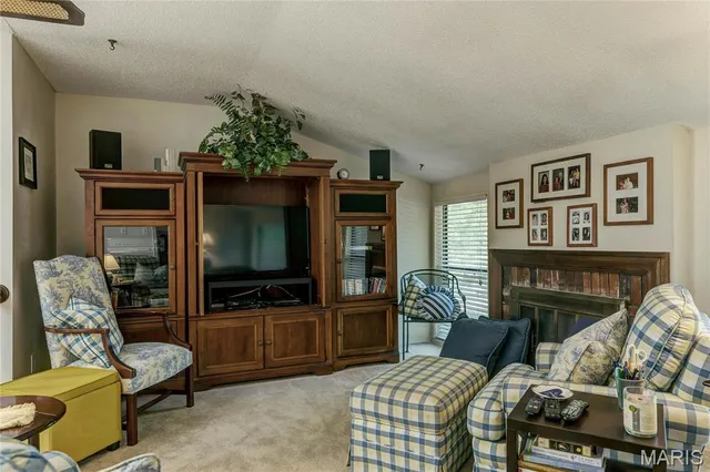 $2,200 | 1940 Meadowtree Lane, Unit 1, Kirkwood, MO 63122