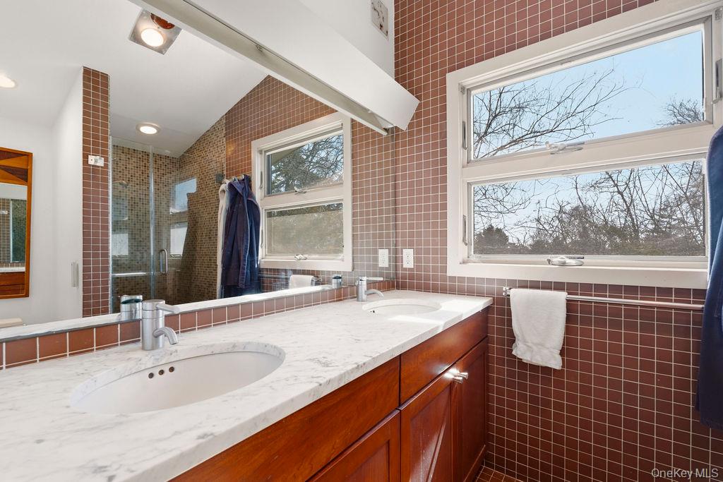 27 Atterbury Road Southampton, NY 11968 - Photo 11 of 29