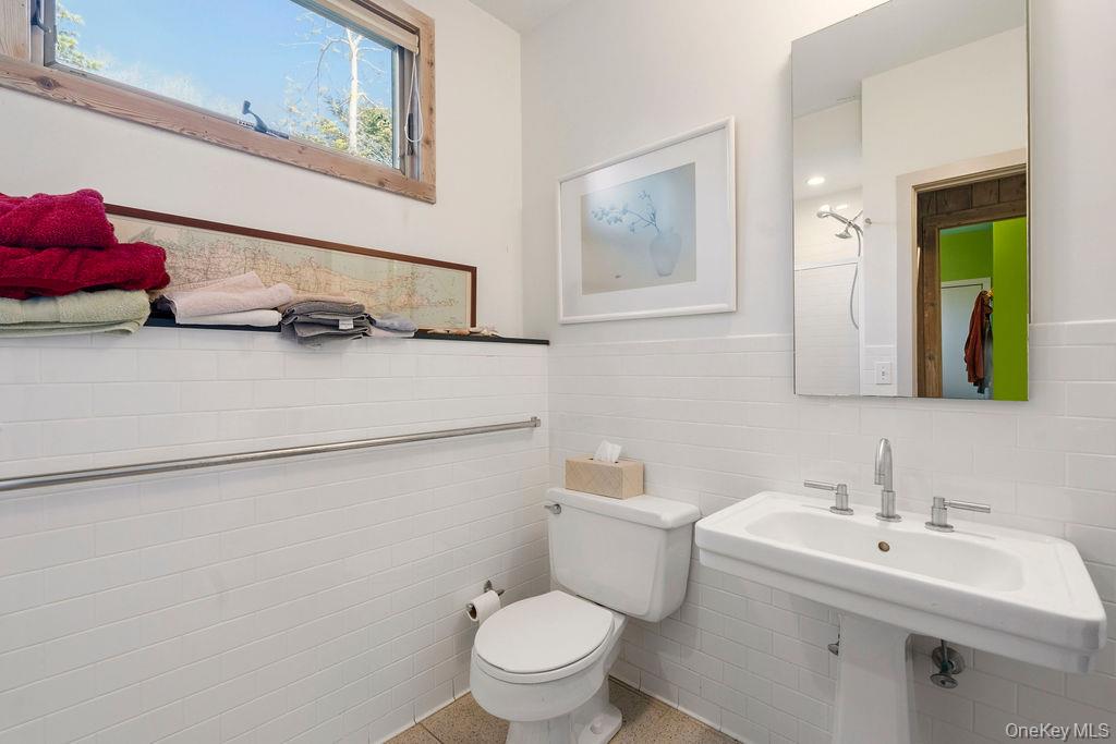 27 Atterbury Road Southampton, NY 11968 - Photo 16 of 29