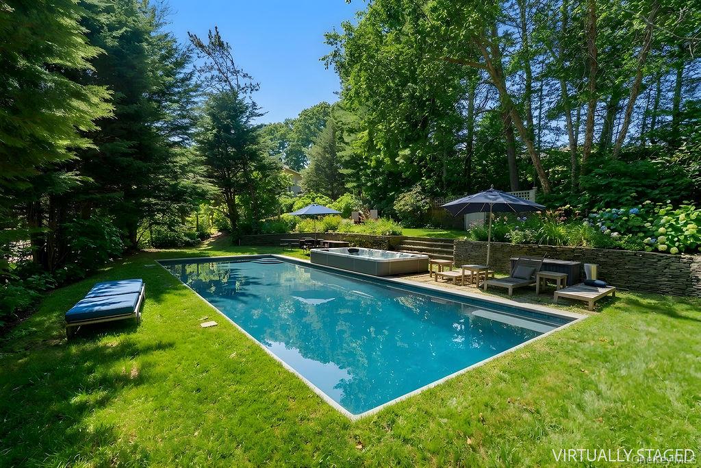 27 Atterbury Road Southampton, NY 11968 - Photo 18 of 29