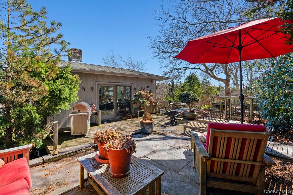 27 Atterbury Road Southampton, NY 11968 - Photo 19 of 29