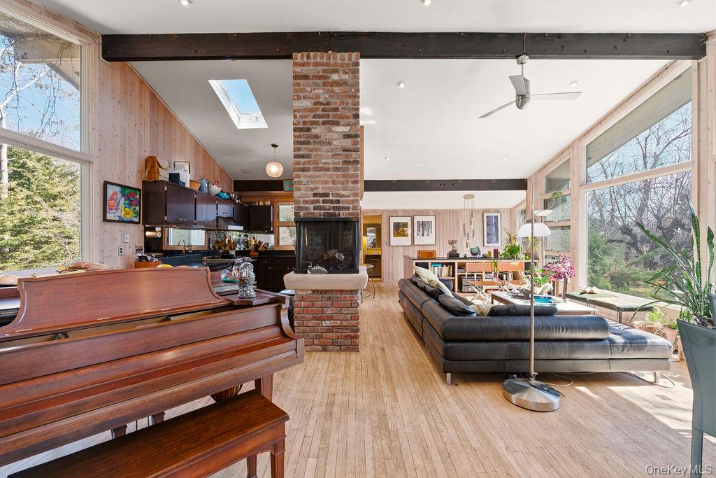 27 Atterbury Road Southampton, NY 11968 - Photo 3 of 29