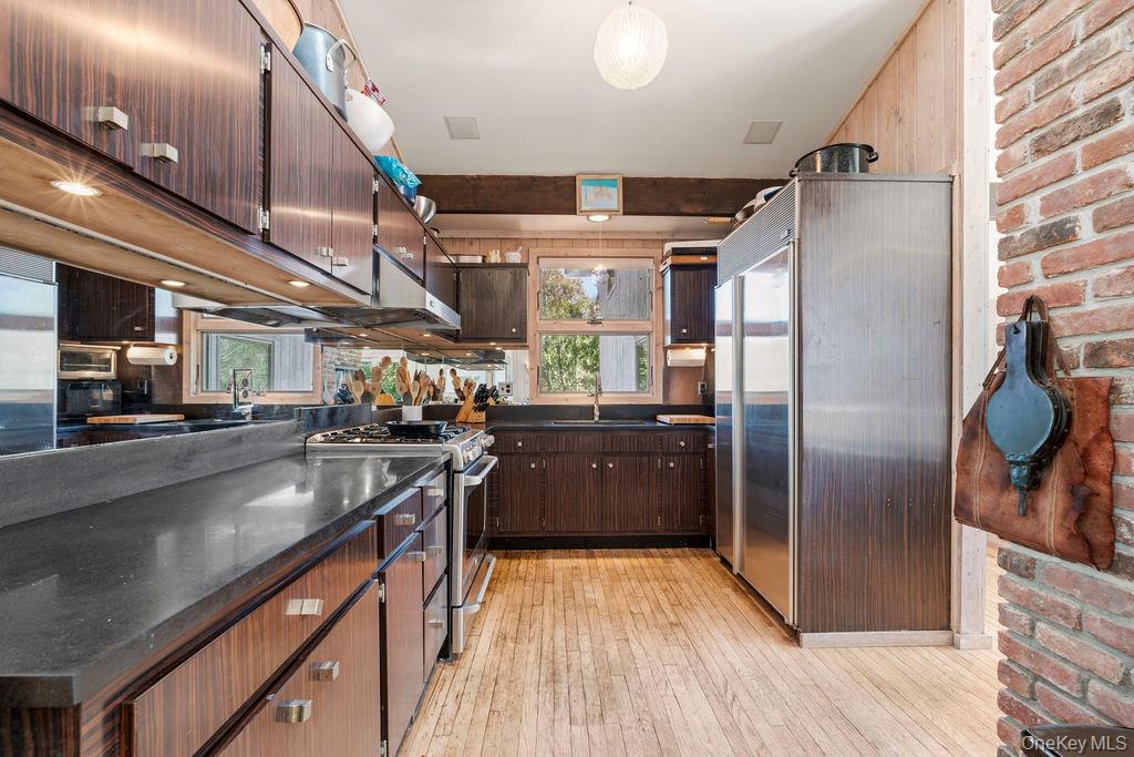 27 Atterbury Road Southampton, NY 11968 - Photo 5 of 29