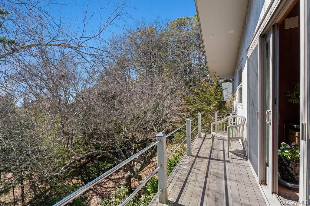 27 Atterbury Road Southampton, NY 11968 - Photo 9 of 29