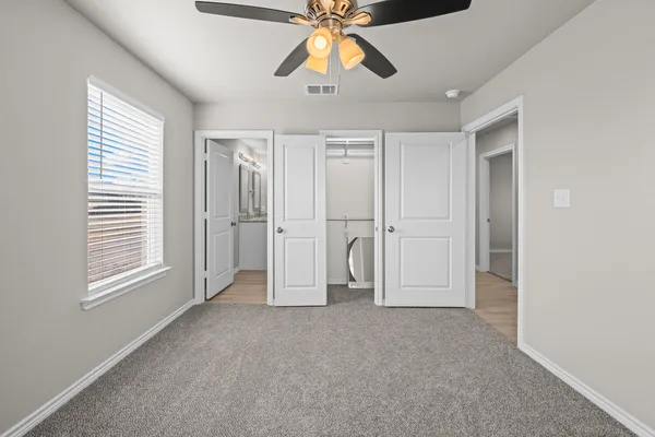 a view of empty room with window