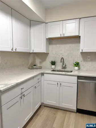 $2,600 | 1590 Anderson Avenue, Unit 16F, Fort Lee, NJ 07024