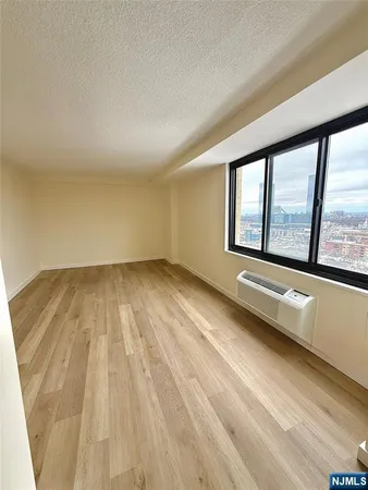 $2,600 | 1590 Anderson Avenue, Unit 16F, Fort Lee, NJ 07024