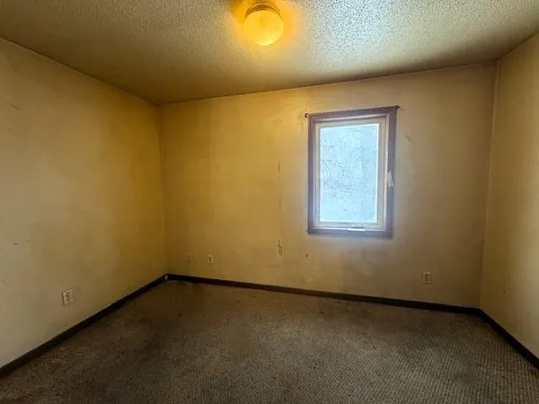 $75,000 | 623 East Adams Avenue, Mahnomen, MN 56557