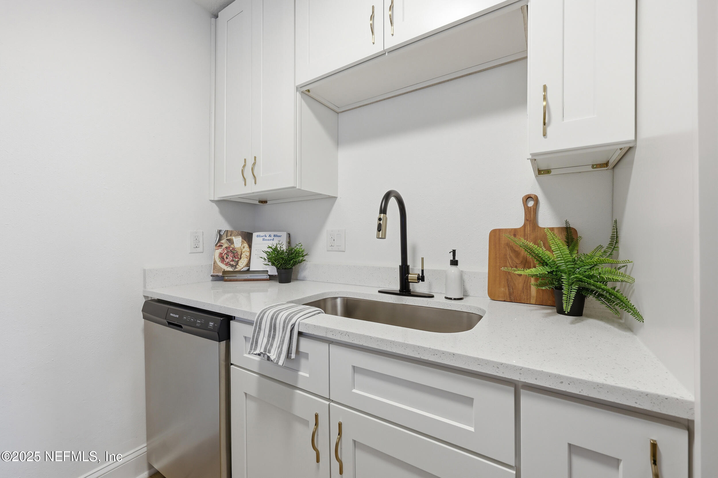 7328 Bamberg Road Jacksonville, FL 32277 - Photo 13 of 37 the real estateographers_013