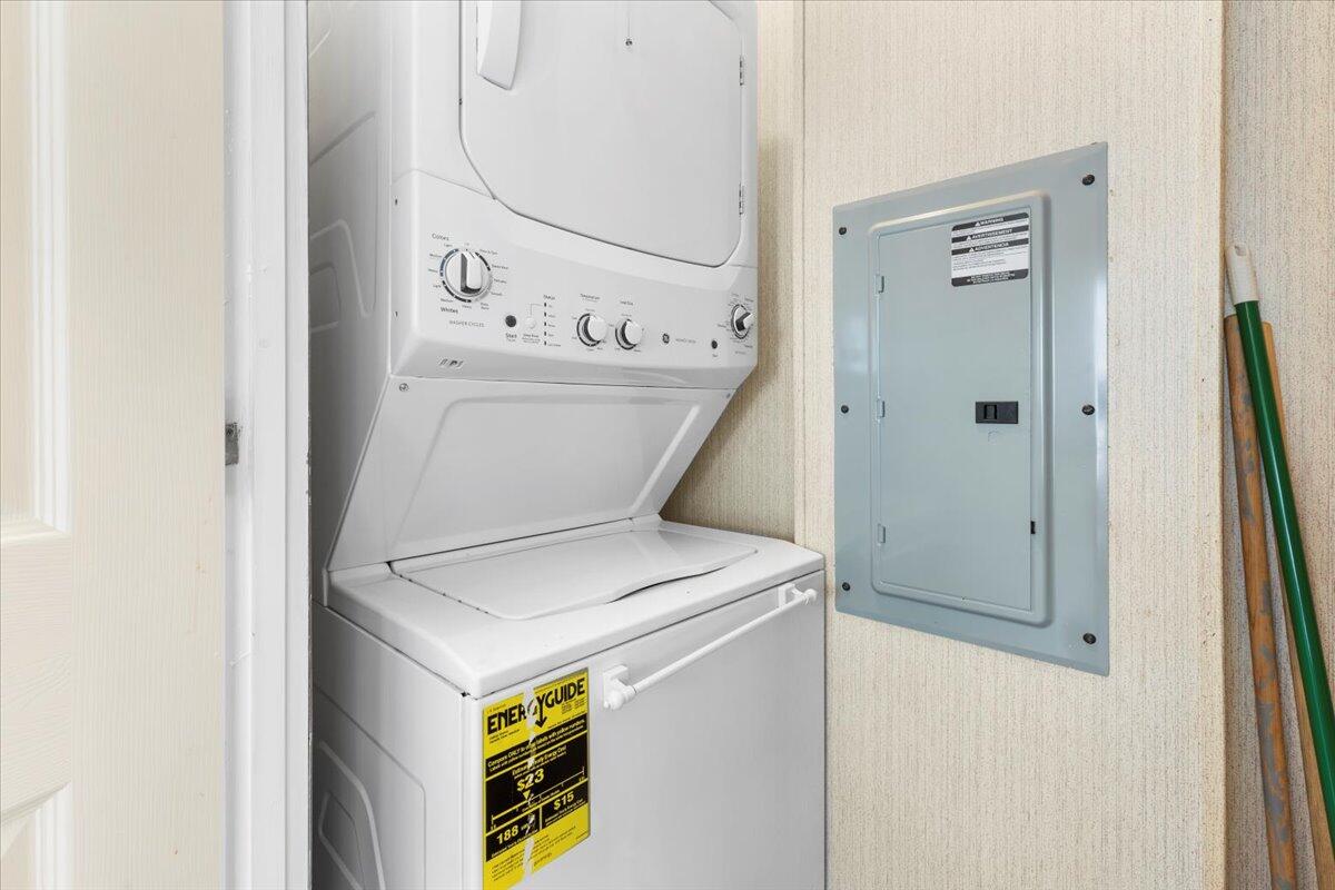 3729 Clark Road Hiwassee, VA 24347 - Photo 39 of 52 a utility room with dryer and washer