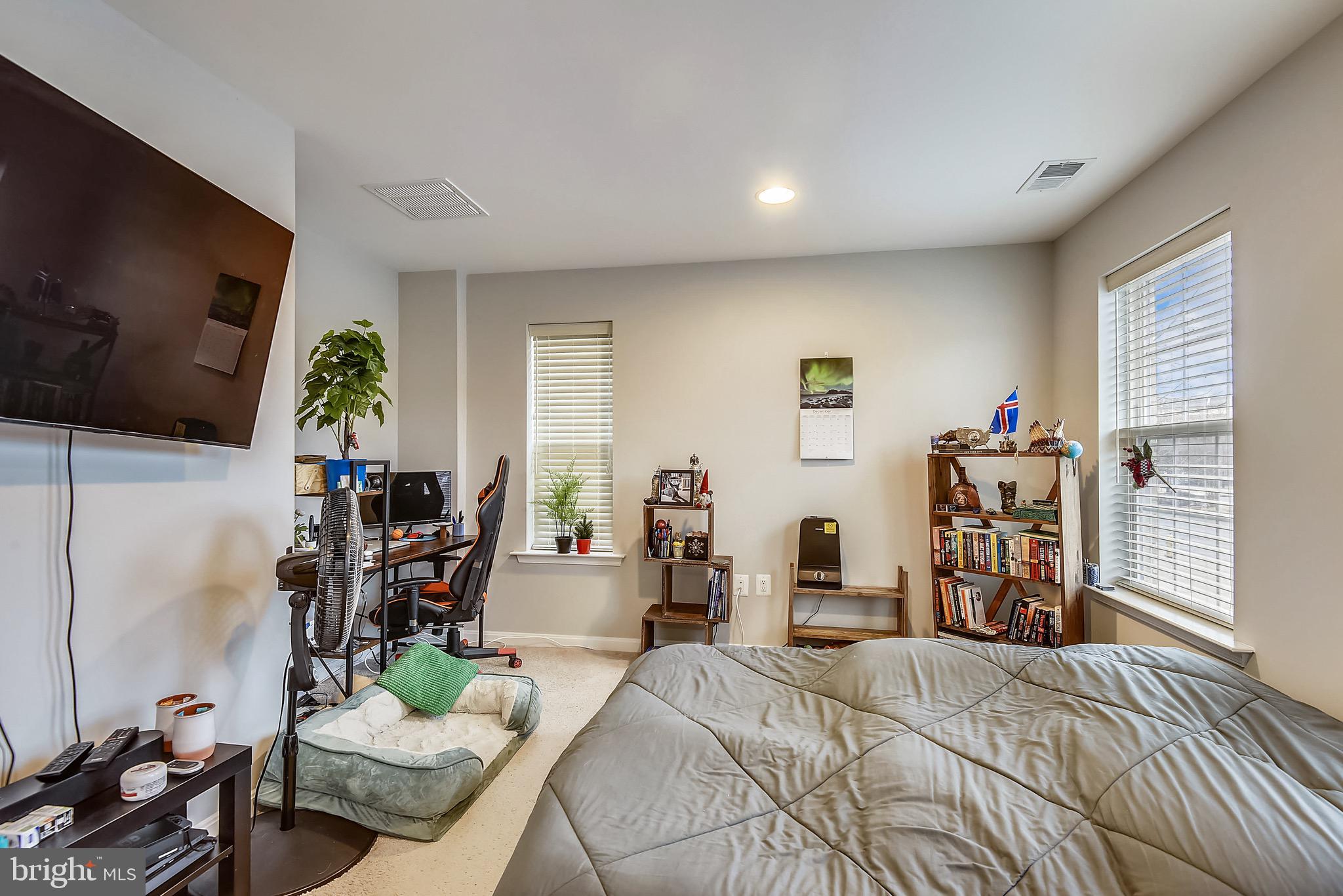 16020 Madison Ridge Place Gainesville, VA 20155 - Photo 15 of 40 Gallery Image 15