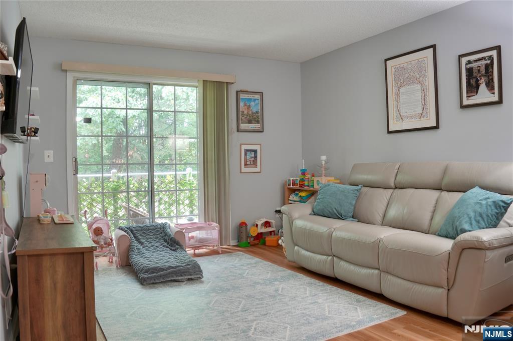 388 Poets Way Mahwah, NJ 07430 - Photo 13 of 30