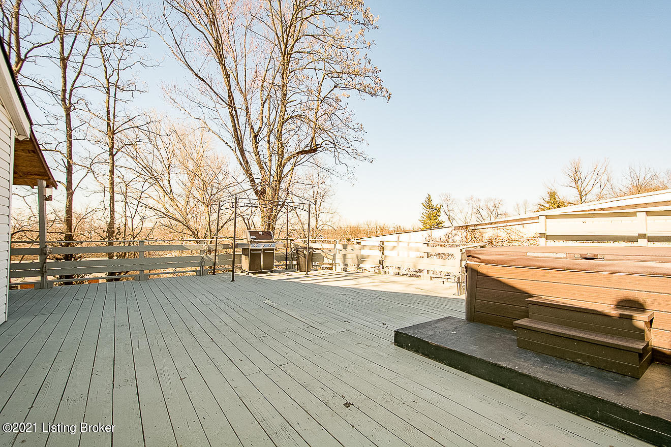 658 Edith Road Louisville, KY 40206 - Photo 31 of 34 Spacious Deck