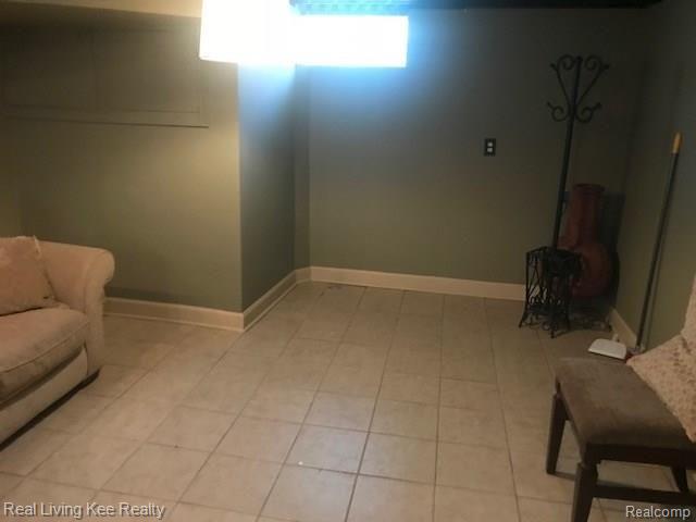 2962 Hartline Drive Rochester, MI 48309 - Photo 20 of 24 IMG_3840.jpg
