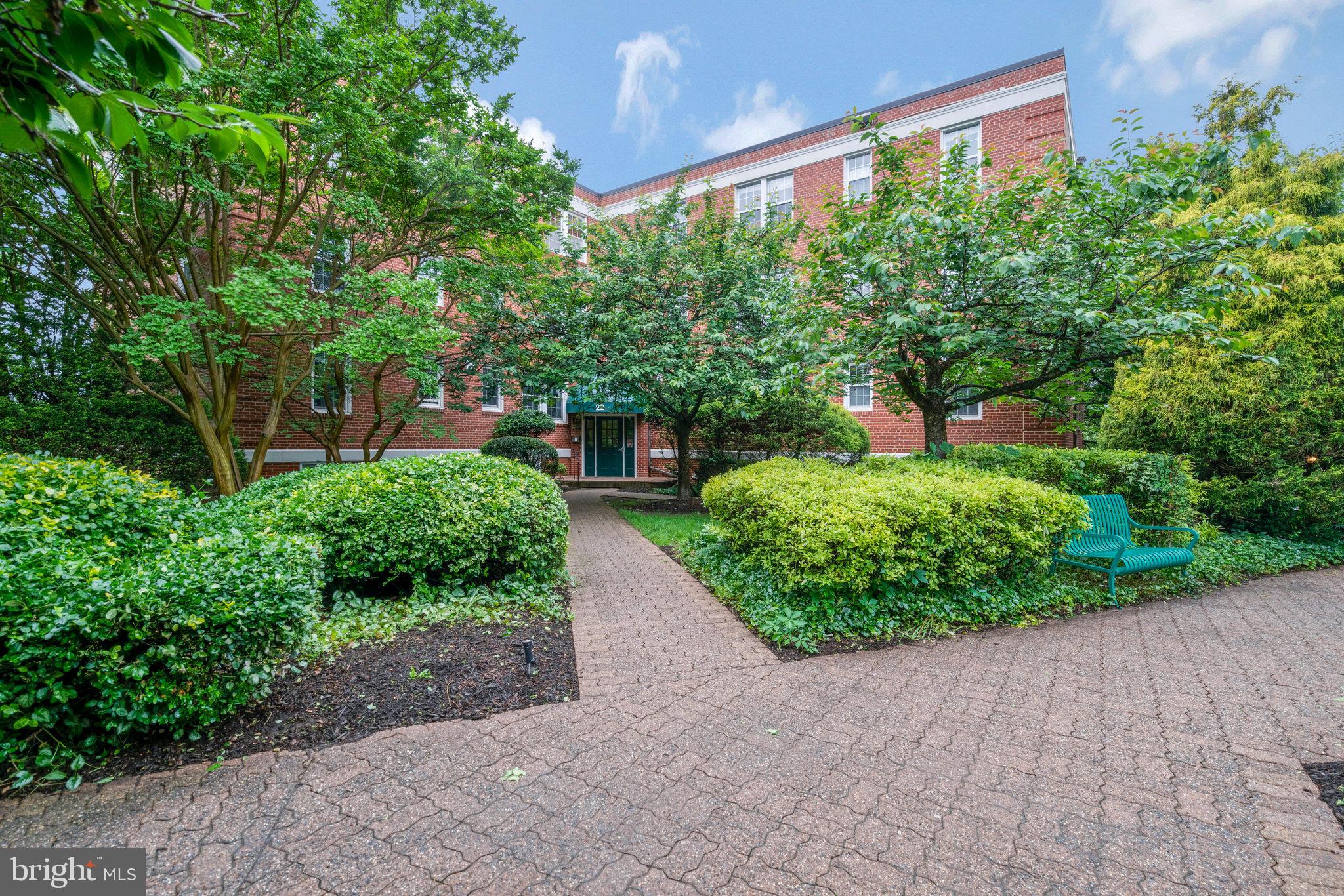 22 South Old Glebe Road, Unit 102D Arlington, VA 22204 - Photo 1 of 30 Welcome Home!
