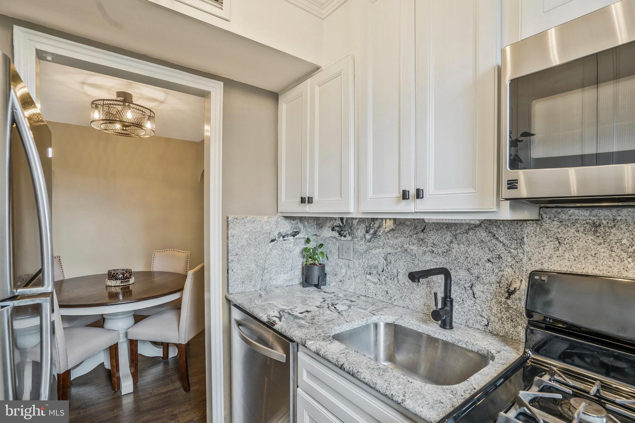 22 South Old Glebe Road, Unit 102D Arlington, VA 22204 - Photo 12 of 30 Updated Kitchen