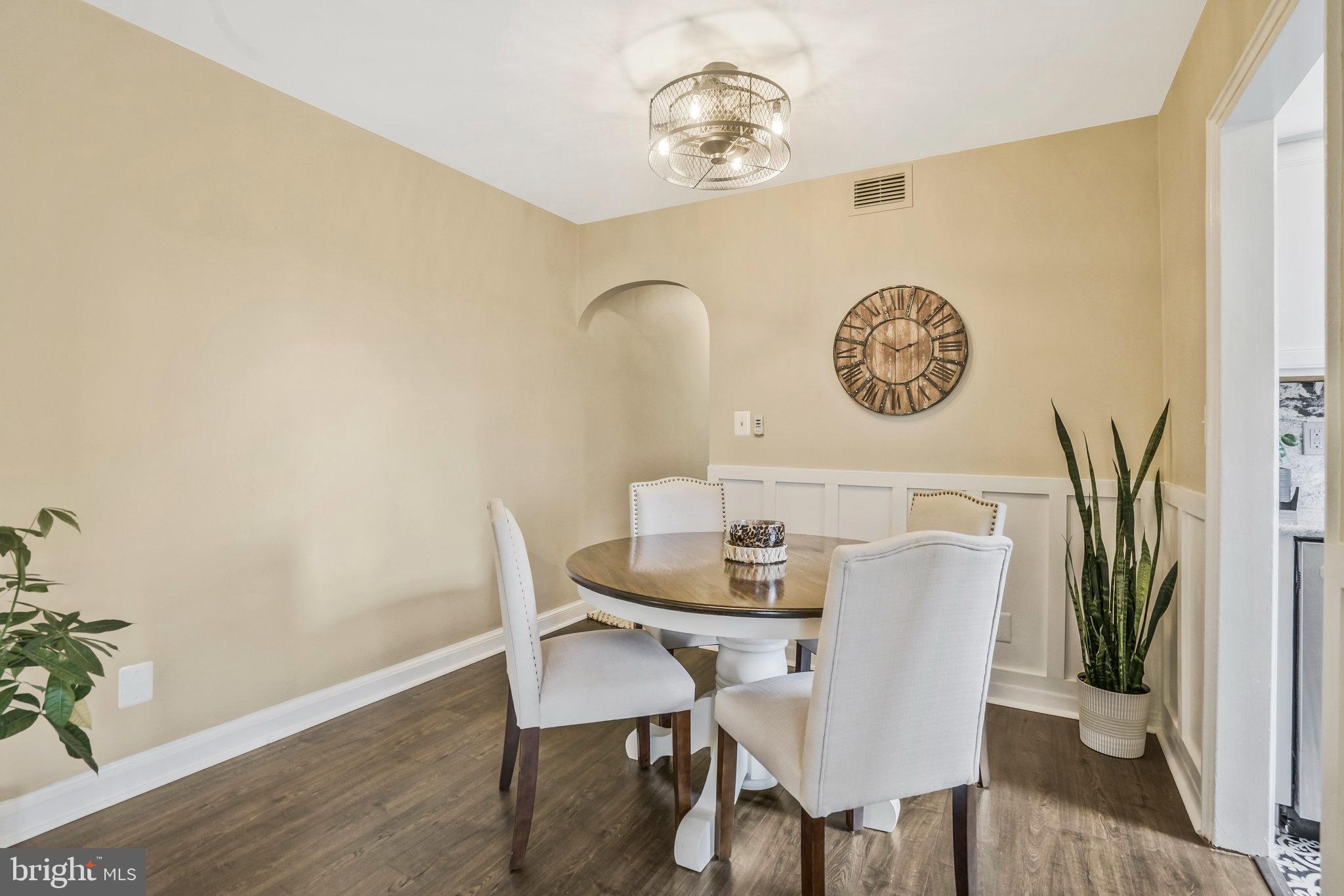 22 South Old Glebe Road, Unit 102D Arlington, VA 22204 - Photo 14 of 30 Dining Room