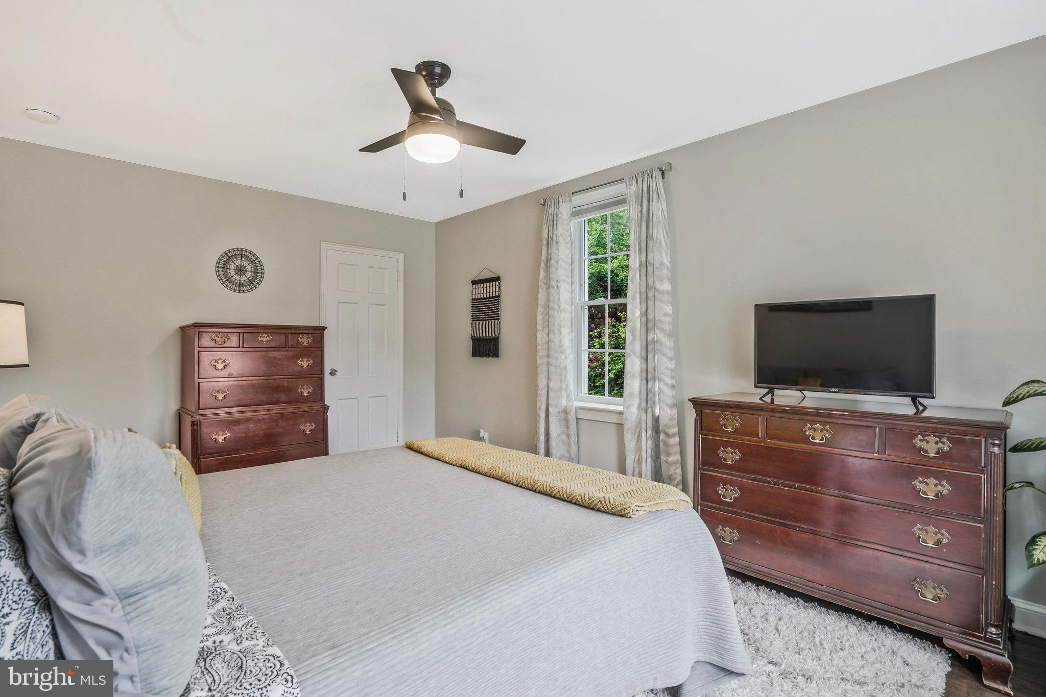 22 South Old Glebe Road, Unit 102D Arlington, VA 22204 - Photo 19 of 30 Bedroom 1