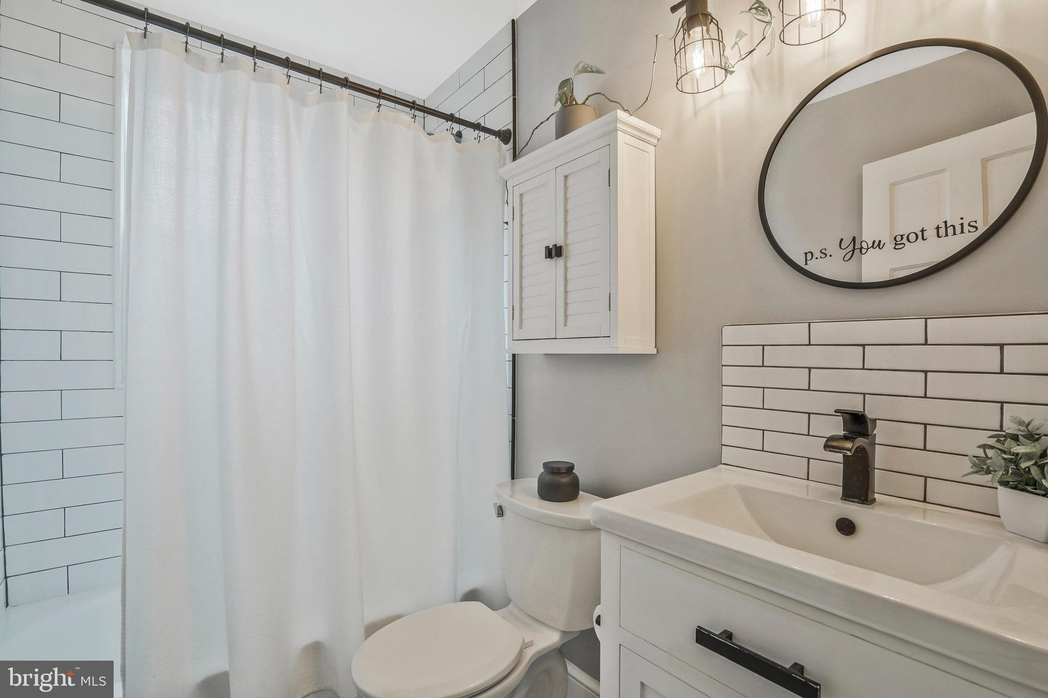 22 South Old Glebe Road, Unit 102D Arlington, VA 22204 - Photo 20 of 30 Full Bathroom