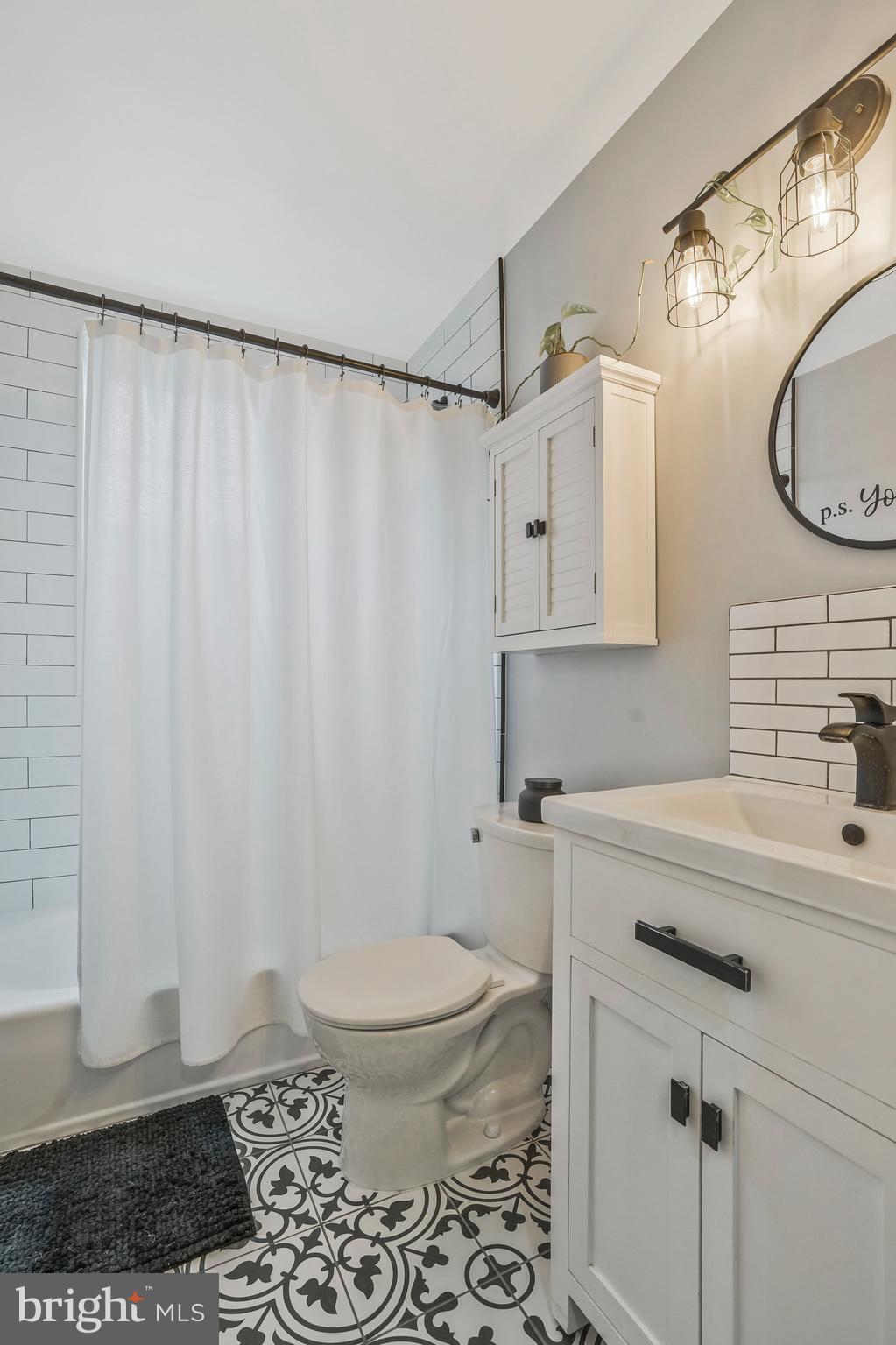22 South Old Glebe Road, Unit 102D Arlington, VA 22204 - Photo 21 of 30 Full Bathroom