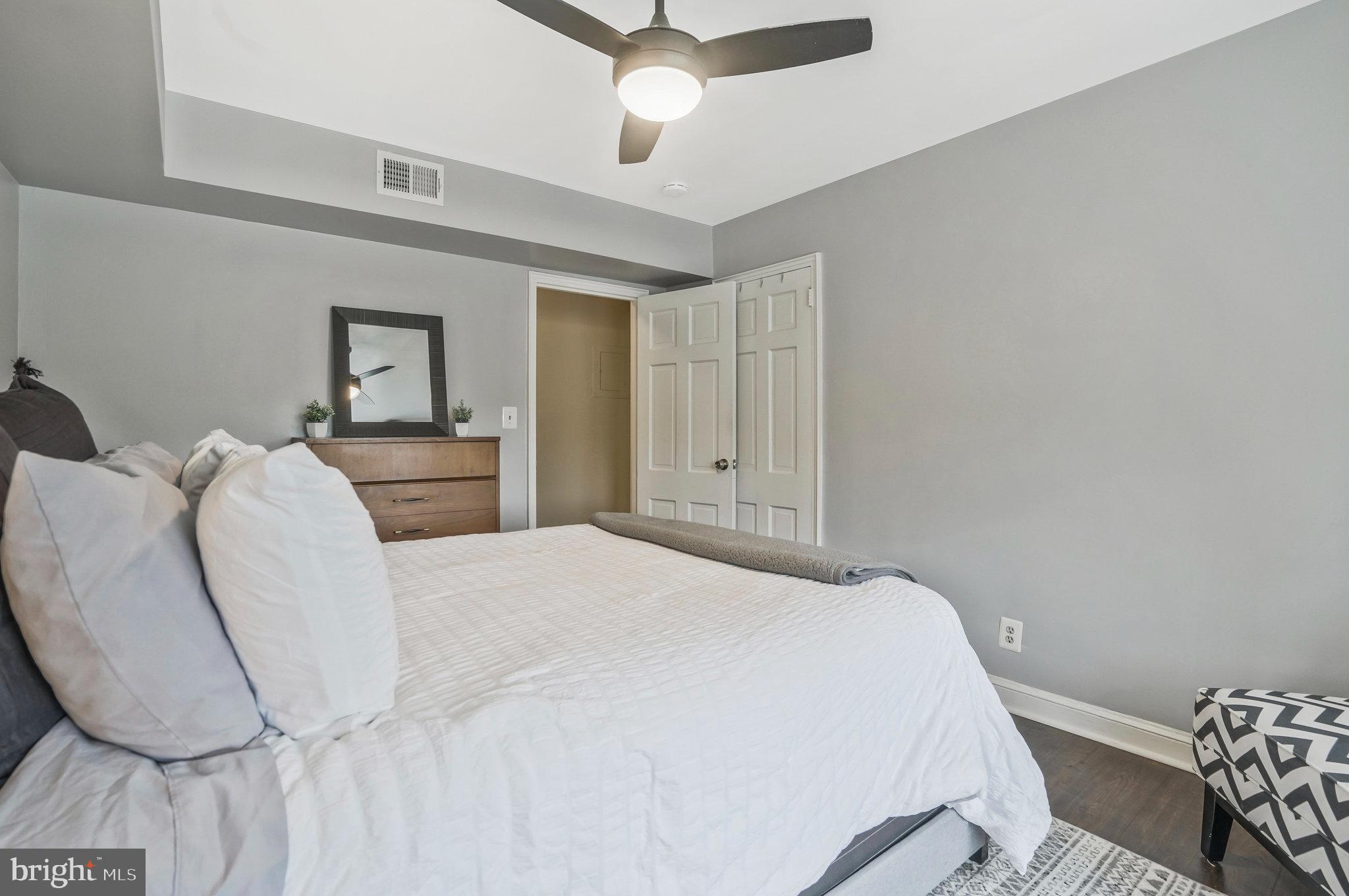 22 South Old Glebe Road, Unit 102D Arlington, VA 22204 - Photo 23 of 30 Bedroom 2