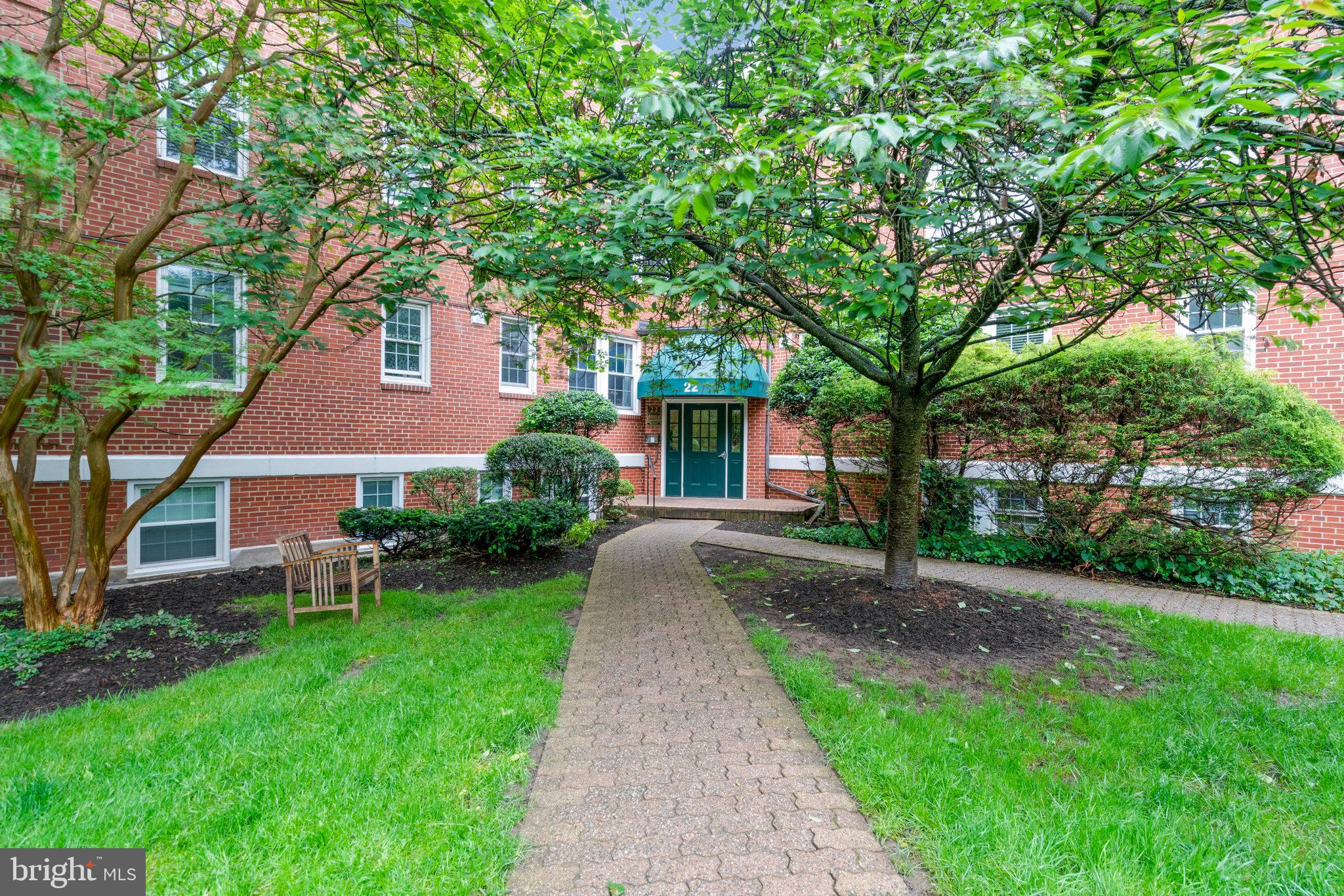 22 South Old Glebe Road, Unit 102D Arlington, VA 22204 - Photo 28 of 30 Community Green Spaces