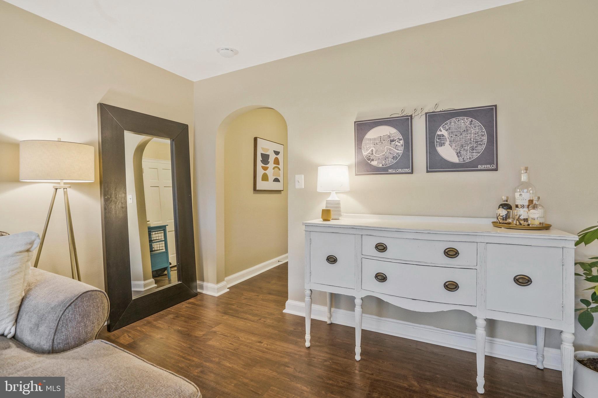 22 South Old Glebe Road, Unit 102D Arlington, VA 22204 - Photo 5 of 30 Living Room