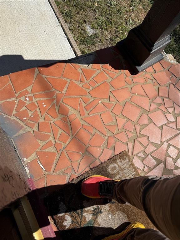 117 Vine Street Southwest, Unit B Atlanta, GA 30314 - Photo 19 of 22 a close up of a lamp