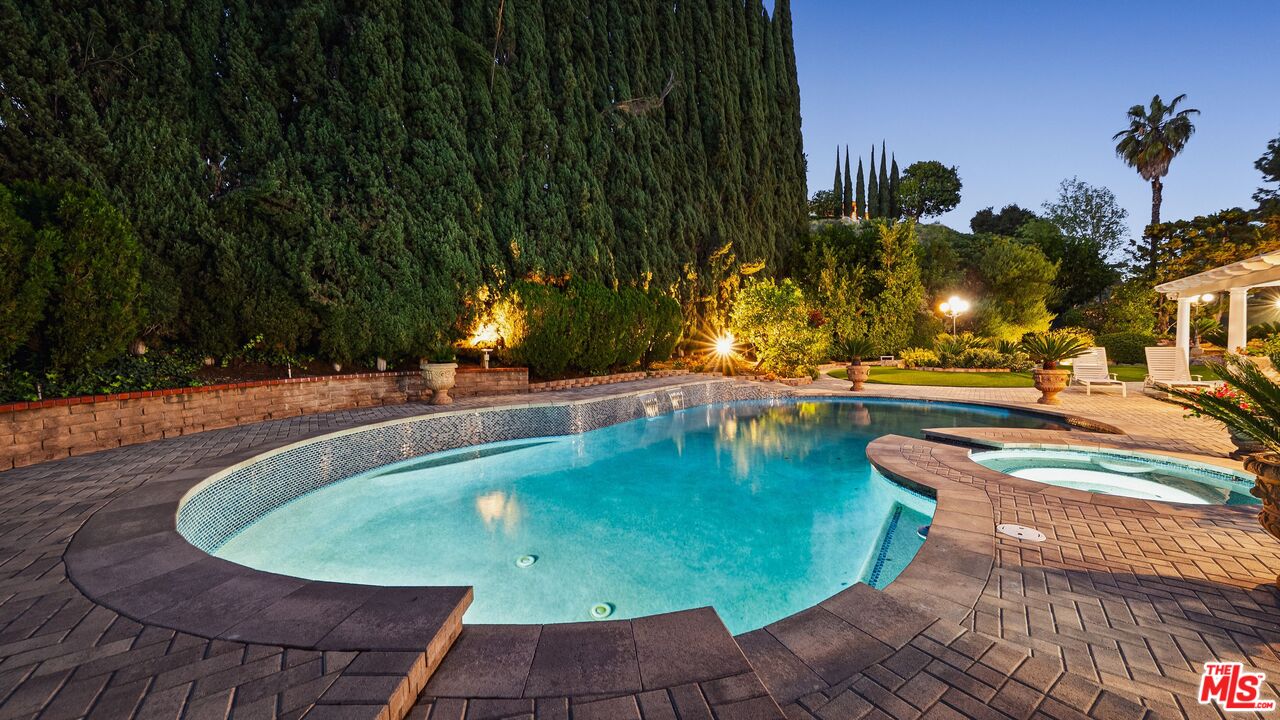 16230 Meadowcrest Road Sherman Oaks, CA 91403 - Photo 21 of 23