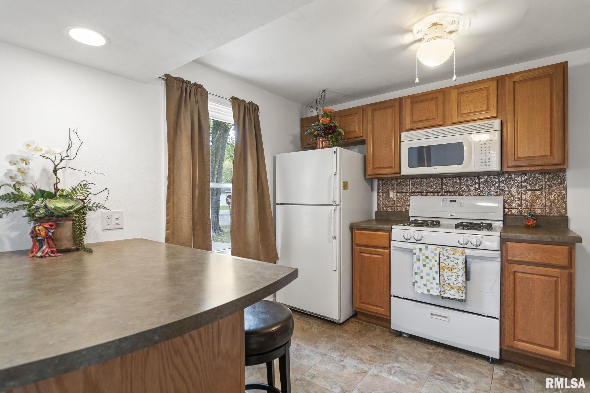 2101 East Hood Street Springfield, IL 62703 - Photo 3 of 33 Gallery Image 3