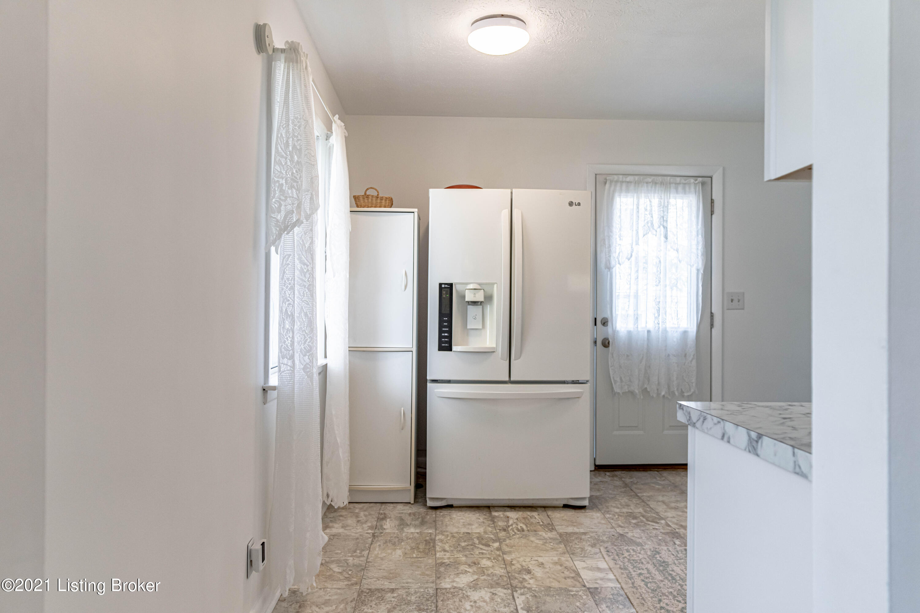 6609 Fernview Road Louisville, KY 40291 - Photo 68 of 68 Additional kitchenSC04309