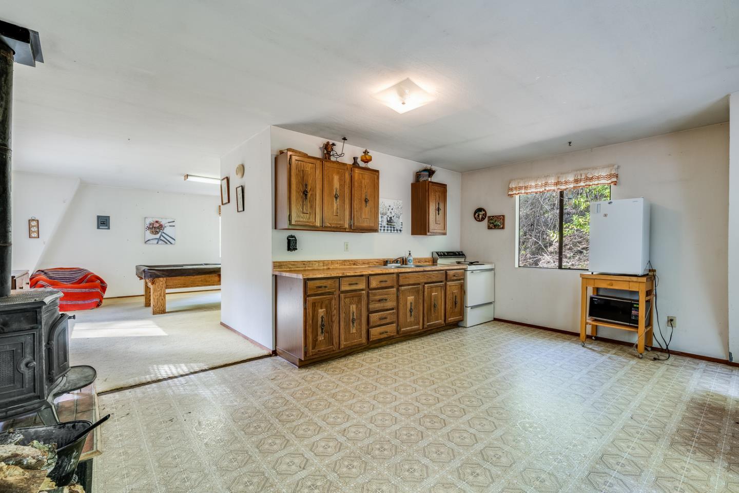 22200 Aldercroft Heights Road Los Gatos, CA 95033 - Photo 21 of 45 a view of utility room and window