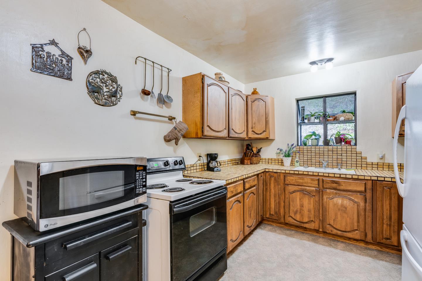 22200 Aldercroft Heights Road Los Gatos, CA 95033 - Photo 10 of 45 a kitchen with a stove and a sink