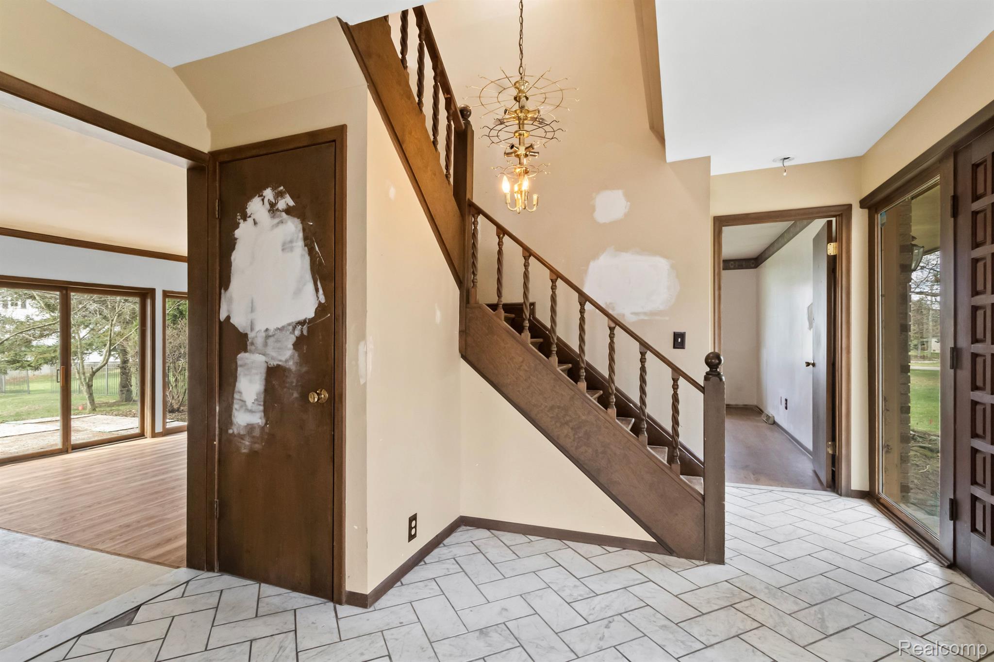 11400 Chicago Road Warren, MI 48093 - Photo 9 of 40 Foyer