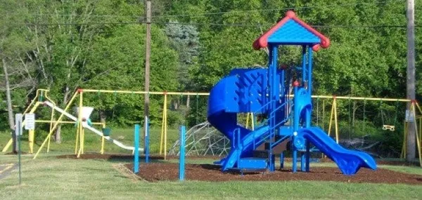 a house view with a garden and entertaining space